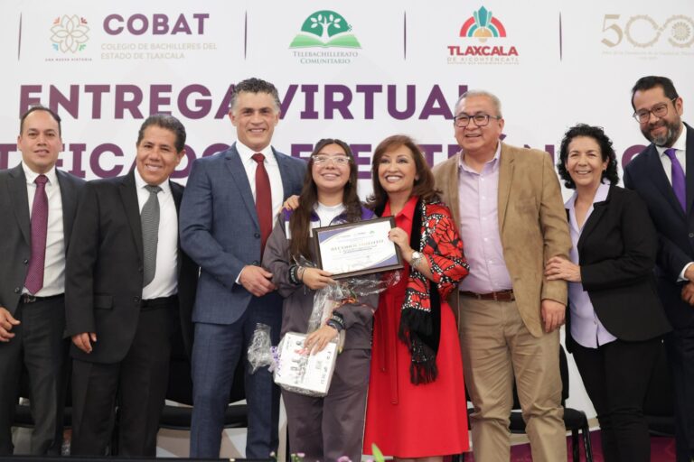 Encabeza Gobernadora Primera Graduación Simultánea y Entrega de Certificados Digitales del Cobat