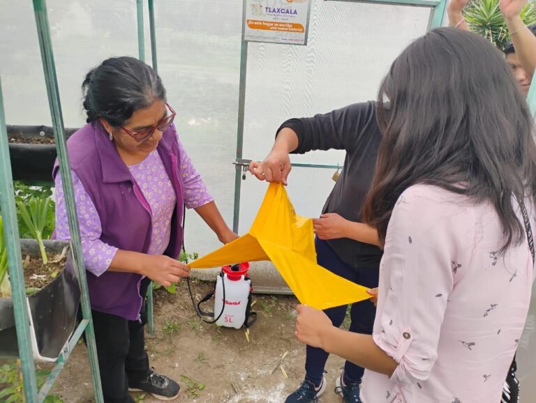 Fortalecen autonomía de familias rurales con capacitación especializada en control de plagas