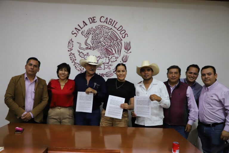 Impulsa SIA descentralización de servicios con centros expedidores de guías de tránsito en Cuapiaxtla y Teacalco