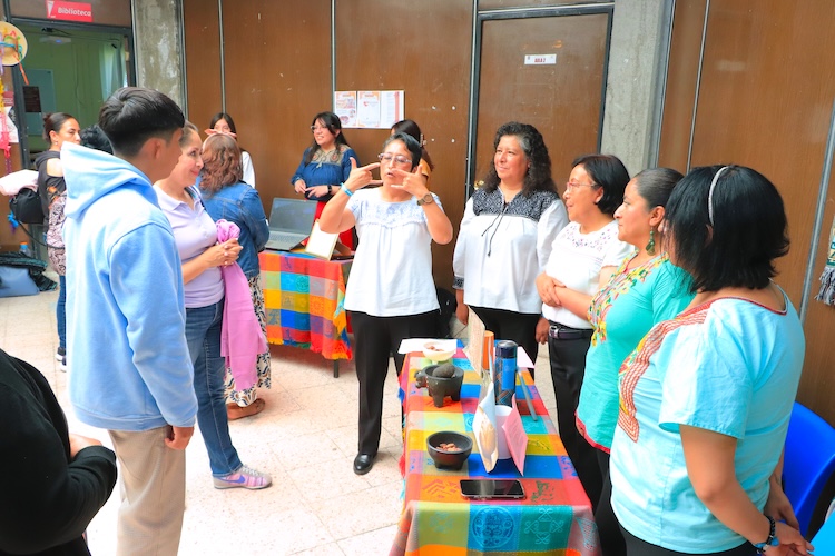 La UATx promueve y forma en la diversidad lingüística