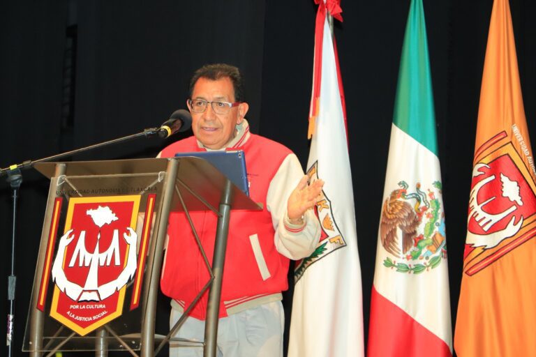 Da Rector bienvenida a estudiantes de nuevo ingreso a la UATx