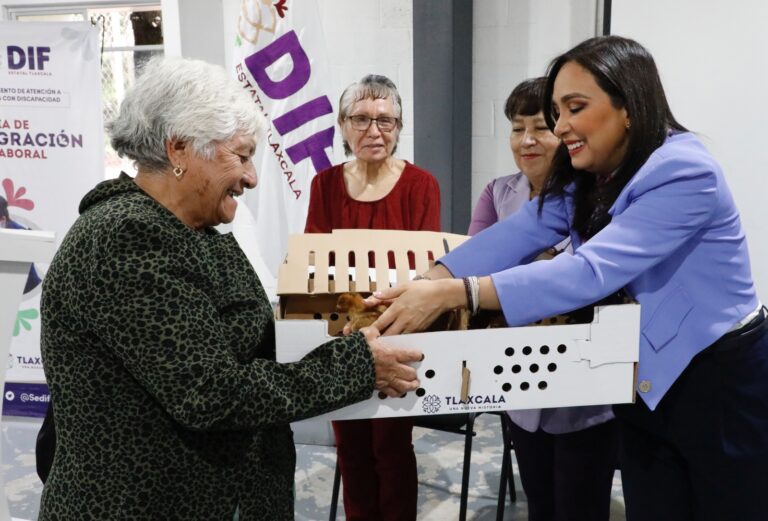 SEDIF y SIA entregan apoyos a población vulnerable para fortalecer seguridad alimentaria