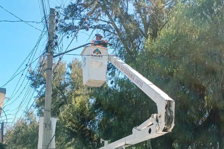 Mejora Ayuntamiento de Tlaxcala alumbrado público en Bulevar del Maestro, La Loma y Zona de Artesanías