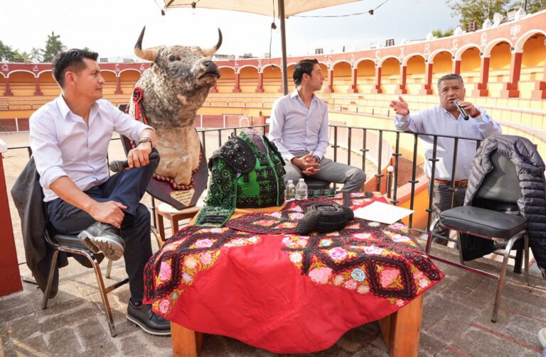 Uriel Moreno “El Zapata” y Sergio Flores Comparten su Arte en Tertulia del Ayuntamiento de Tlaxcala