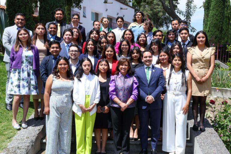 Gobernadora Reconoce el Talento y Determinación de la Juventud Tlaxcalteca