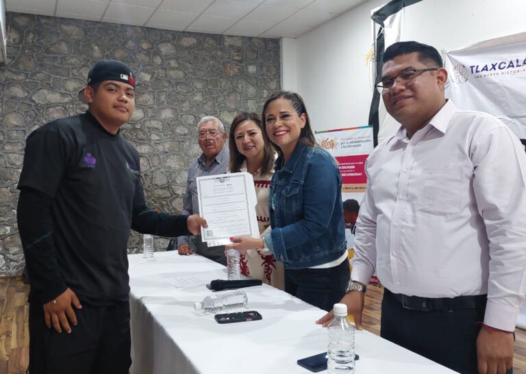 Reconoce ITEA a tlaxcaltecas que concluyeron su educación básica en San Pablo del Monte