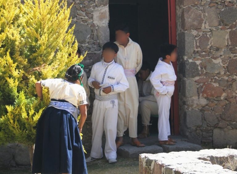 Infancias de Ixtenco Promueven la Lengua Yühmu en la Radio Para Mantener Vivo el Legado de su Comunidad