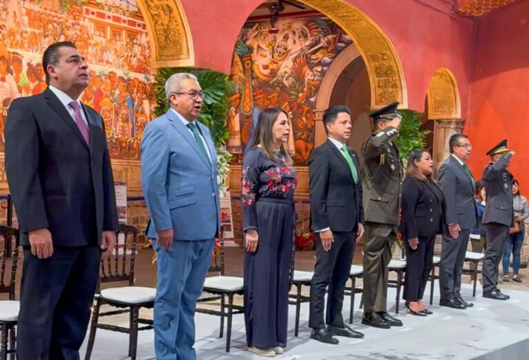 Inician celebraciones patrias en Tlaxcala con colocación de bando solemne