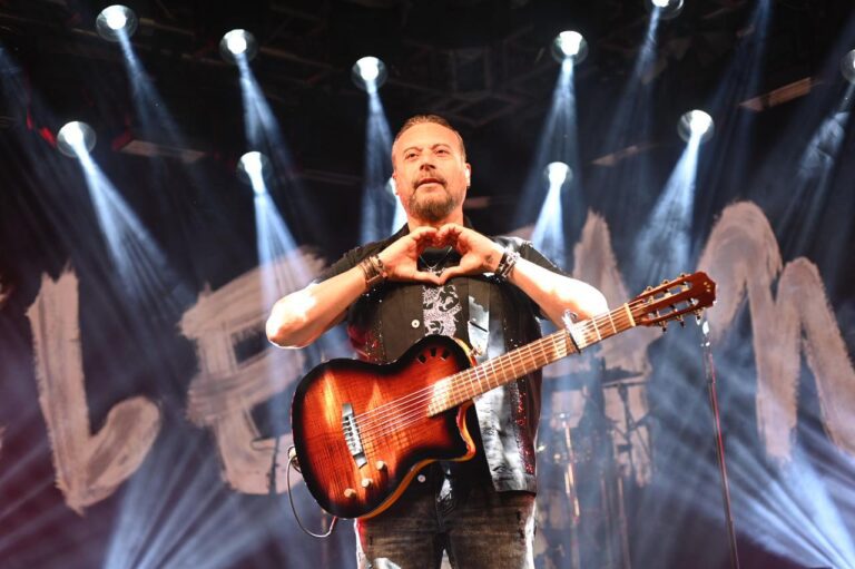 ELEFANTE CERRÓ CON ÉXITO EL MES DE LA JUVENTUD