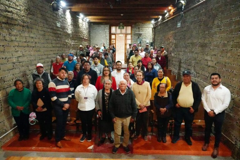 TLAXCALA BRINDA ACOMPAÑAMIENTO A ADULTOS MAYORES PARA REENCONTARSE CON FAMILIARES EN EE.UU