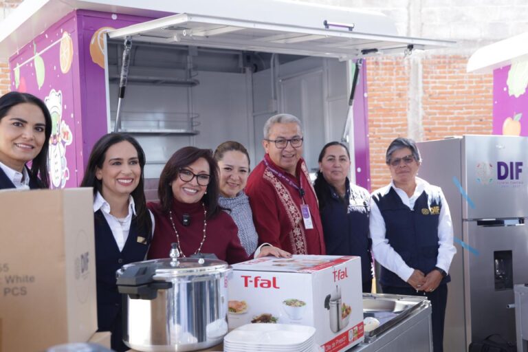 Entrega Gobernadora Equipo a Comedores Escolares del Sedif