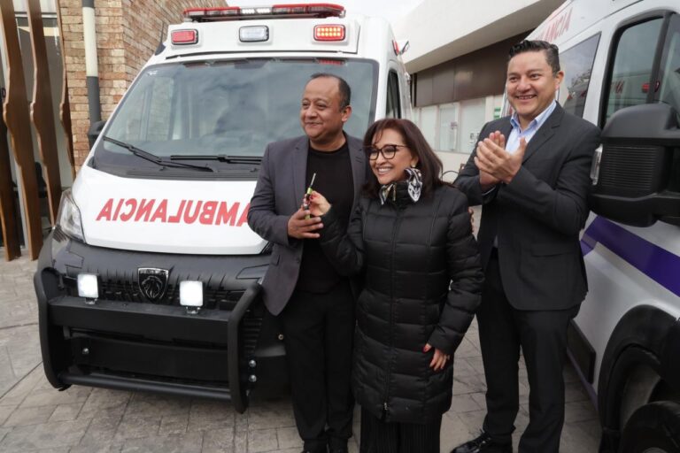 Entrega la Gobernadora Lorena Cuéllar Ambulancias a Nueve Municipios