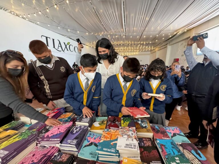 Tlaxcala Acerca Libros Gratuitos a Jóvenes con la Colección “25 Para el 25”