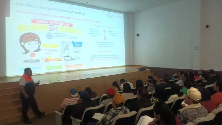 Coeprist capacita a manejadores de alimentos para prevenir enfermedades y proteger salud de la población