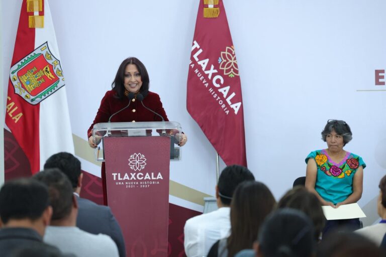 Entrega Gobernadora 65 Créditos del Fomtlax; Generan Bienestar Para 200 Familias