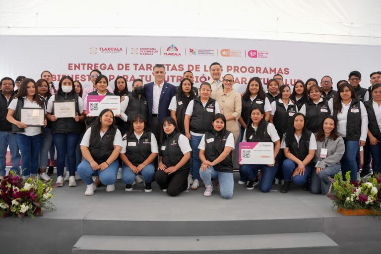 Bienestar estatal entrega tarjetas que garantizan alimentación y atención médica a miles de familias tlaxcaltecas