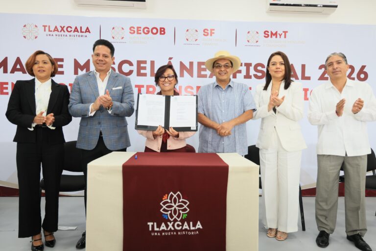 Fortalece gobierno el transporte público con la firma de la miscelánea fiscal 2026