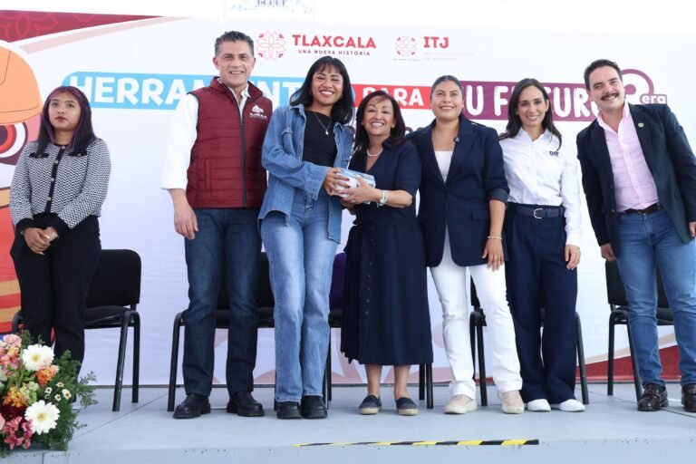 Entrega Gobernadora Apoyos del Programa “Herramientas Para Tu Futuro” 2026