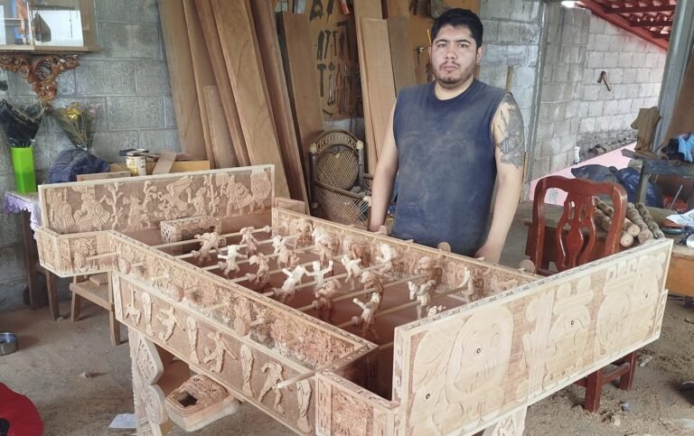 Artesano Tlaxcalteca Gana Premio Nacional con Obra “Legado de Dioses” en Madera Tallada