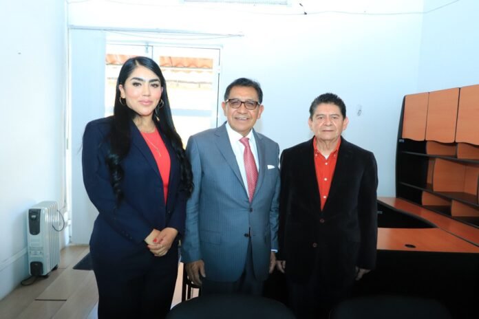 1 Rector de la UATx da posesión del cargo 3 A