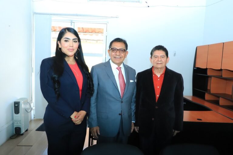 Rector de la UATx da posesión del cargo a nuevos directores de Facultad y UAM